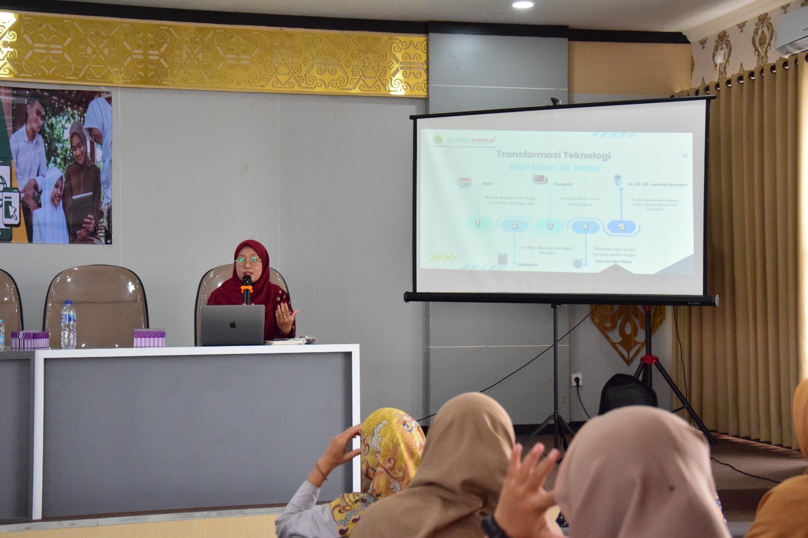 Presentasi transformasi teknologi untuk pembelajaran madrasah